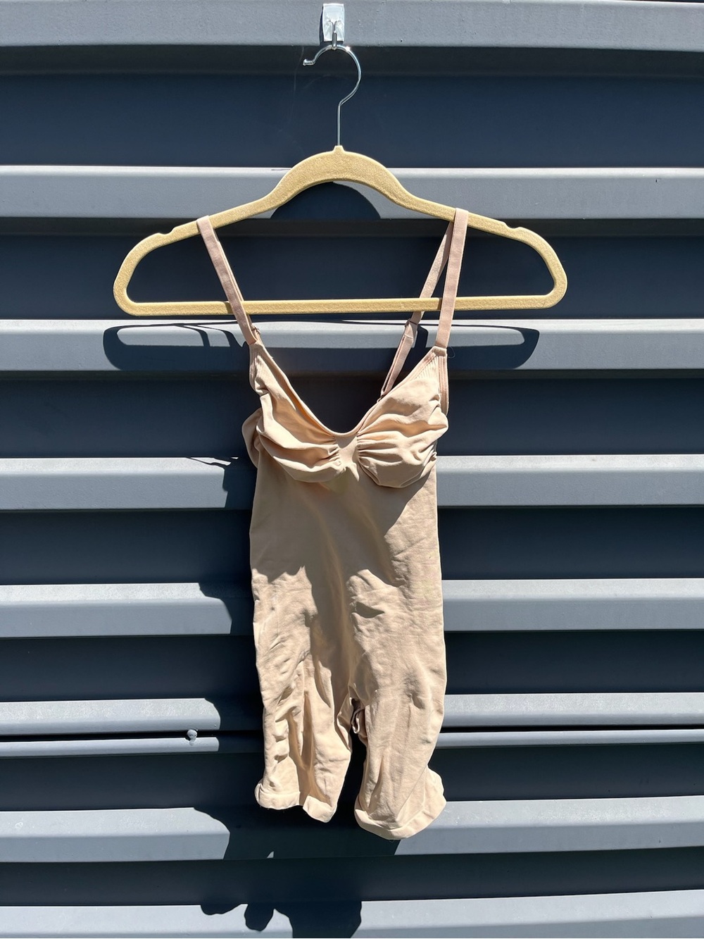 *NEW* never worn SKIMS Nude Shaping Bodysuit with Adjustable Straps